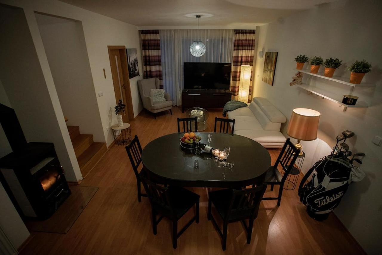 Villa Hausfrymburk Extérieur photo